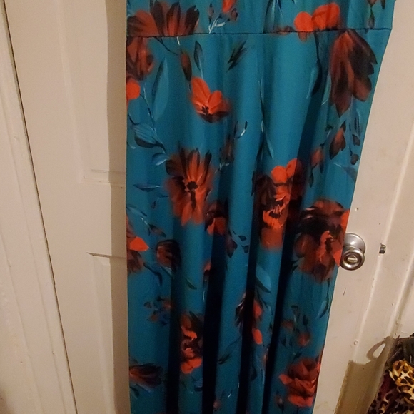 Dress - Picture 3 of 3